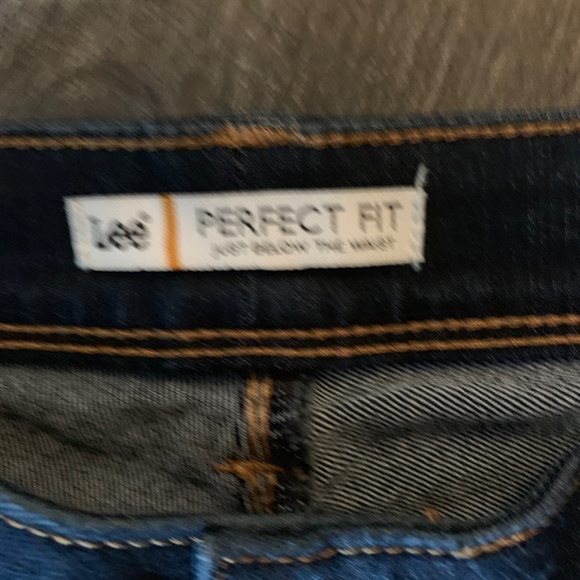 Lee Perfect Fit Just below the waist dark blue stretch jeans. Never worn - Picture 2 of 7